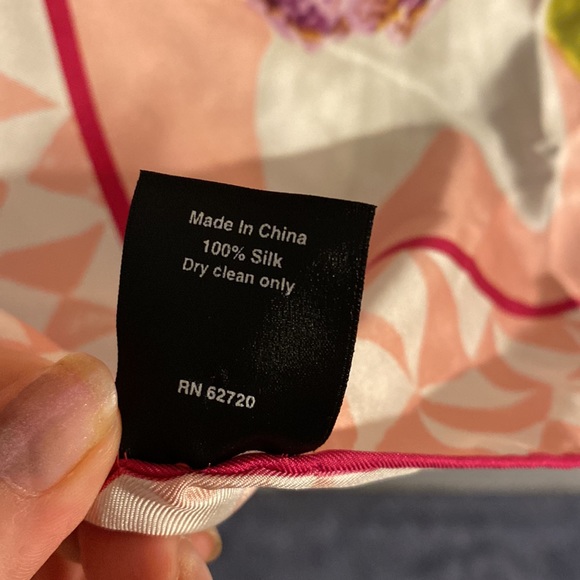 Silk scarf floral - Picture 6 of 7